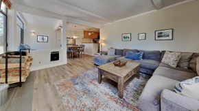 Steps From Mammoth Mountain, Fireplace, FREE parking! condo